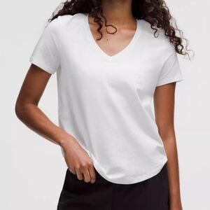 Lululemon V-Neck T-Shirt – White, Size 6